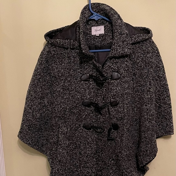 Cape style jacket - Picture 1 of 2